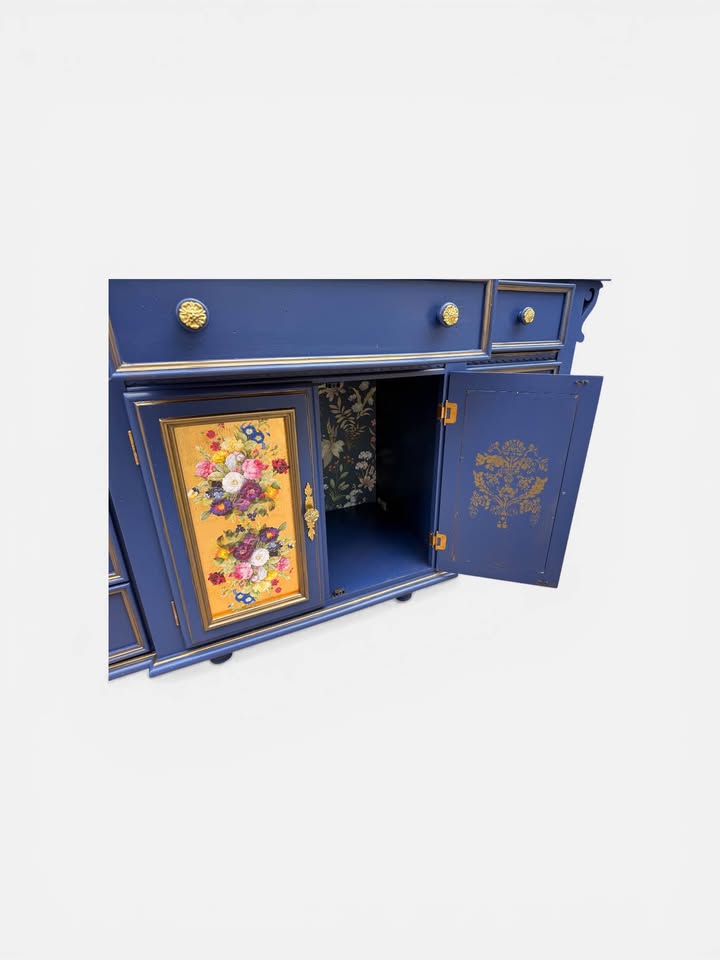 Redouté en bleu dresser / credenza with mirror